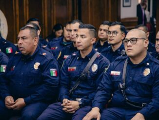 Entrega alcalde bonos a bomberos en reconocimiento a su labor
