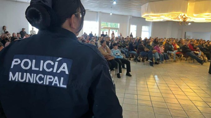 Dirección de Seguridad Pública imparte plática sobre salud mental para padres