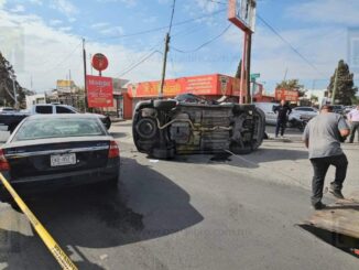 Se registra choque con volcadura en la Tecnológico y Altamirano