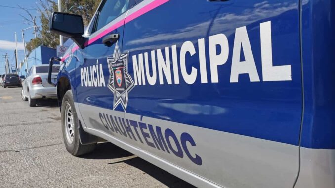 Camioneta choca contra patrulla en la colonia Reforma