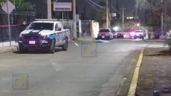 Hombre ejecutado en la colonia Lagos; aseguran arma tras persecución