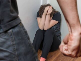 Detienen a hombre por agredir a su madre en la colonia Progreso