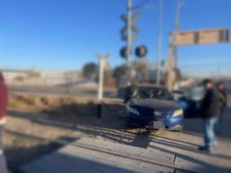 Choque entre vehículo y ferrocarril en Cuauhtémoc