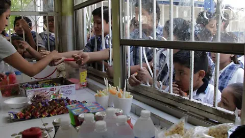 No habrá cierre de cooperativas escolares, solo una transición a alimentos saludables