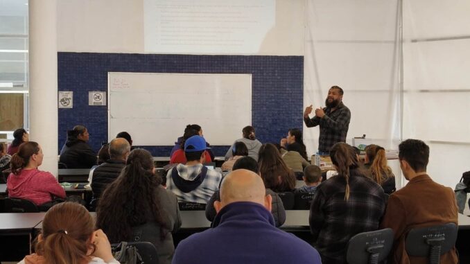 Instruyen a padres y madres de jóvenes de difícil conducta sobre prevención de la violencia sexual