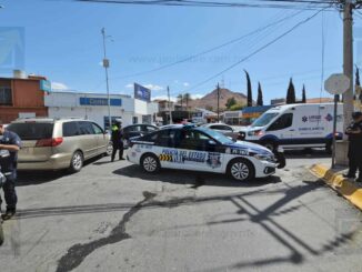 Colisión entre patrulla y vehículo particular en la avenida Juárez y La Junta