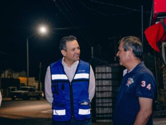 Recorre alcalde Bonilla calles del Cerro de la Cruz para verificar funcionamiento de lámparas LED