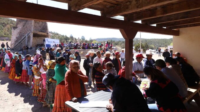 Benefician con 12 toneladas de alimento a 300 familias de Bocoyna