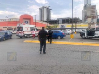Mujer es atacada con arma blanca y despojada de 14 mil pesos en Plaza Saucito