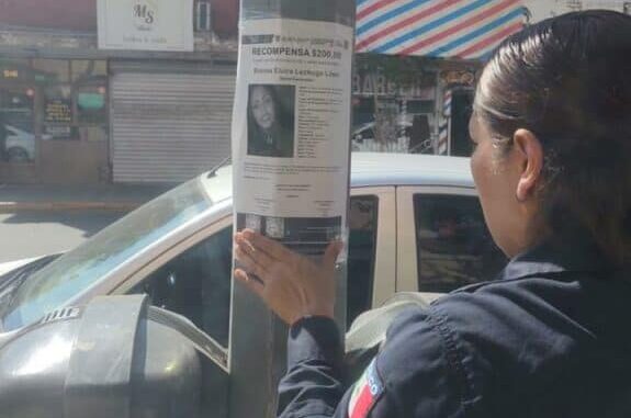 Realiza FEM pega de pesquisas en el centro de la ciudad de Chihuahua