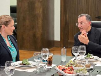 Maru Campos recibe visita de cortesía del nuncio apostólico en México, Monseñor Joseph Spitieri