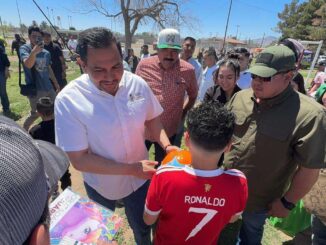 Convive alcalde con familias en El Chamizal