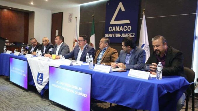 Toma protesta Iván Pérez Ruiz al frente de Canaco