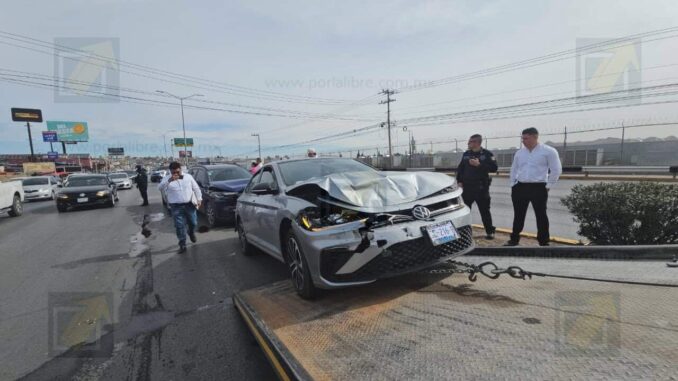 Carambola vehicular en el periférico de la Juventud provoca caos vial, sin lesionados