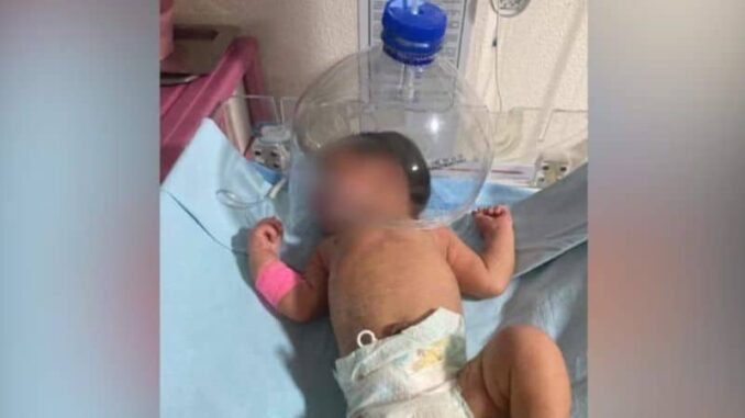 Suministran oxígeno a recién nacido con botella de plástico en hospital IMSS-Bienestar en Tabasco; suspenden a dos directivos