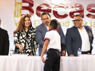 Entregan Becas de Equidad Social a estudiantes de preescolar y primaria