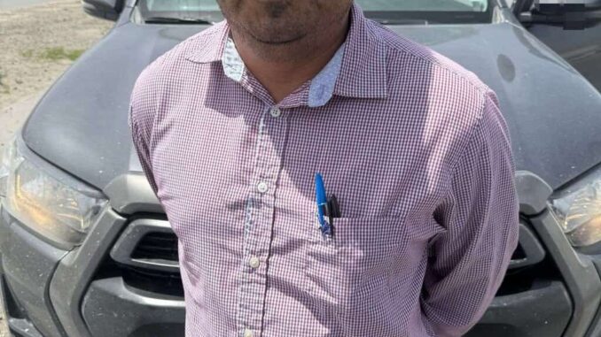 Lo detienen por tirar bolsas de basura en baldío