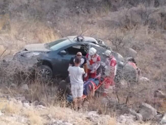 Joven termina en fondo de un barranco en carretera Cuauhtémoc a Chihuahua