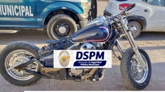 Recuperan policías municipales 3 motocicletas robadas; detienen a dos