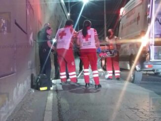 Mujer resulta herida tras lanzarse de un puente en estado de intoxicación