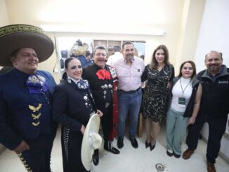 Asiste alcalde al espectáculo “Así fue mi padre”