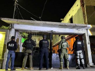 En operativos interinstitucionales, detienen a cinco; aseguran armas, droga, dinero y vehículos
