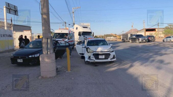 Familia resulta lesionada en accidente vial en Silvestre Terrazas