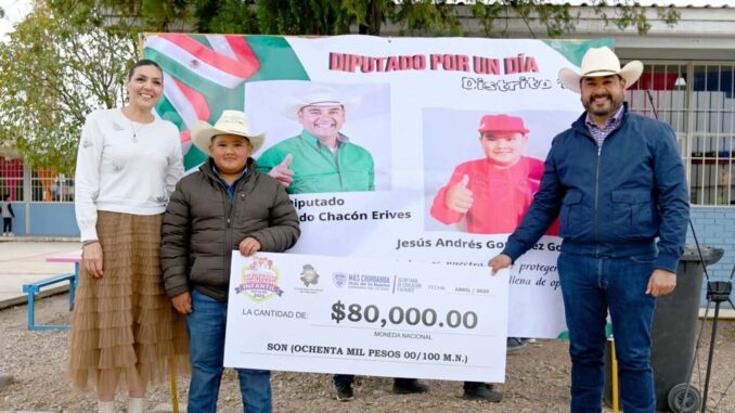 Entregan Luis Fernando Chacón y Yanko Durán, reconocimiento a niño diputado por el distrito 13