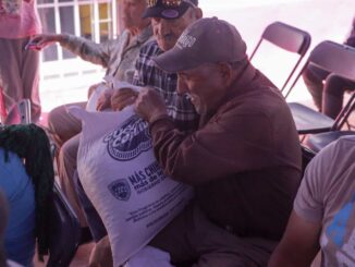 Entregan apoyos alimentarios a familias apaches y pimas de Madera