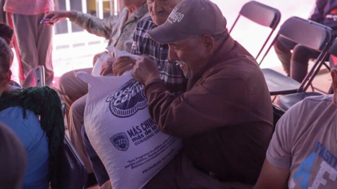 Entregan apoyos alimentarios a familias apaches y pimas de Madera