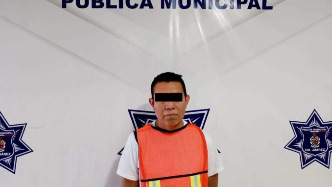 Lo detienen por golpear a su hijastra, le aseguran una pistola