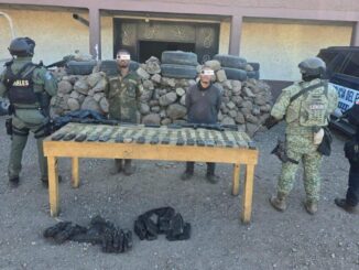 Capturan a dos sujetos armados en Madera; aseguran equipo táctico