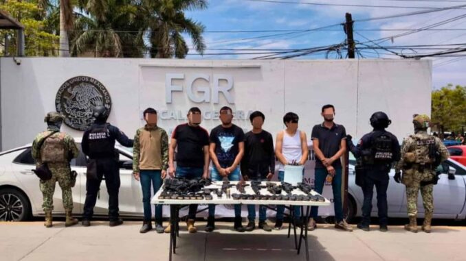 Detienen a seis en Navolato, Sinaloa, con fuerte arsenal