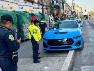 Detienen a conductora ebria tras impactar su Mustang en calles de la CDMX