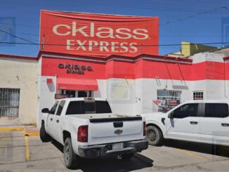 Hombre armado con cuchillo asalta tienda Los Arquitos