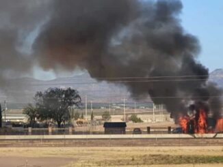 Choque múltiple en el Corredor Comercial; un tractocamión calcinado, un herido y daños