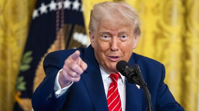 Trump subraya su frustración con los jueces por frenar su política de deportaciones