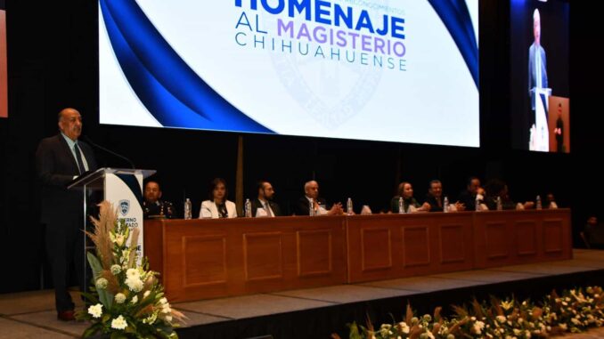 Entrega SEyD estímulos económicos a docentes federalizados con 30 y 40 años de servicio