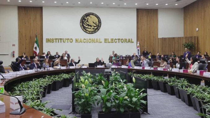 INE reprocha críticas de exconsejeros a elección judicial