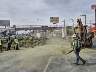 Realiza municipio limpieza de pastura después de accidente en periférico De la Juventud
