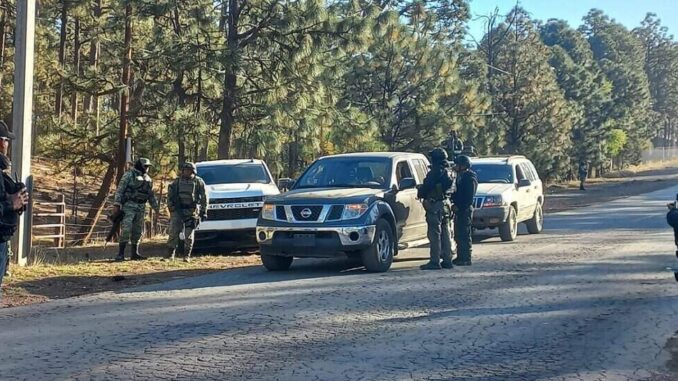 Ejecutan a dos en entronque Las Varas al Ejido Largo Maderal