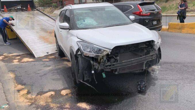 Mujer pierde el control en curva de La Cantera y Washington