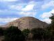 Turistas disfrutan de la Pirámide de la Luna en Teotihuacan tras reapertura