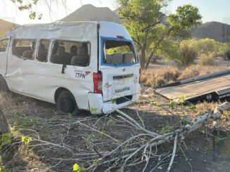 Volcadura de transporte de maquila deja 8 heridos en la vialidad Sacramento
