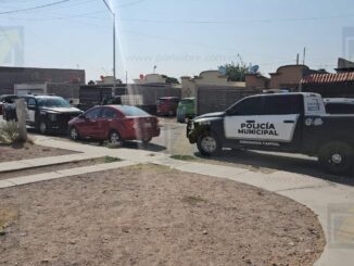 Hallan a hombre sin vida en el porche de su vivienda en Paseo de las Flores