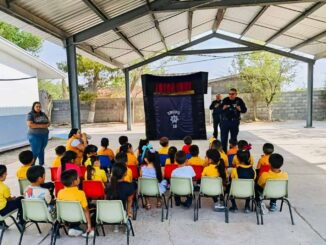 Informan sobre seguridad y valores en Samalayuca con teatro guiñol