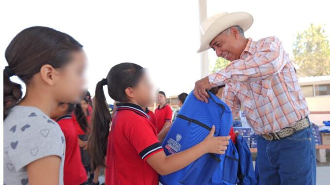 Regresa Arturo Zubía a su Escuela, la Primaria Esther Tapia de Castellanos, mejor conocida como “La Lagunita”