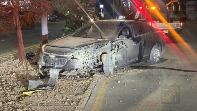 Choque y fuga en salida a Cuauhtémoc termina con detención de dos hombres