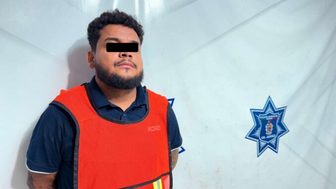 Lo arrestan con arma calibre .45 en colonia Alamedas