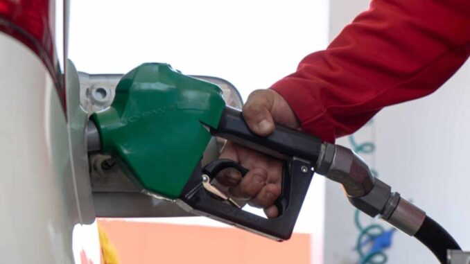 Poco a poco sigue disminuyendo el precio de la gasolina en México: Profeco